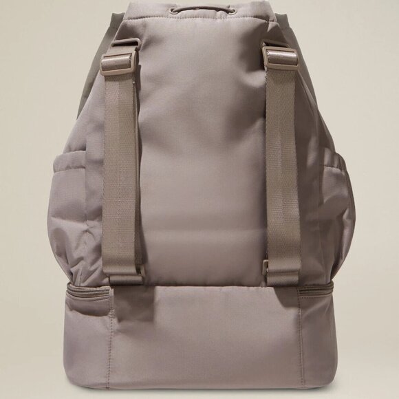 Beyond Yoga Convertible Gym Bag Backpack Sealed Tote with Pockets - NWT - Picture 2 of 7
